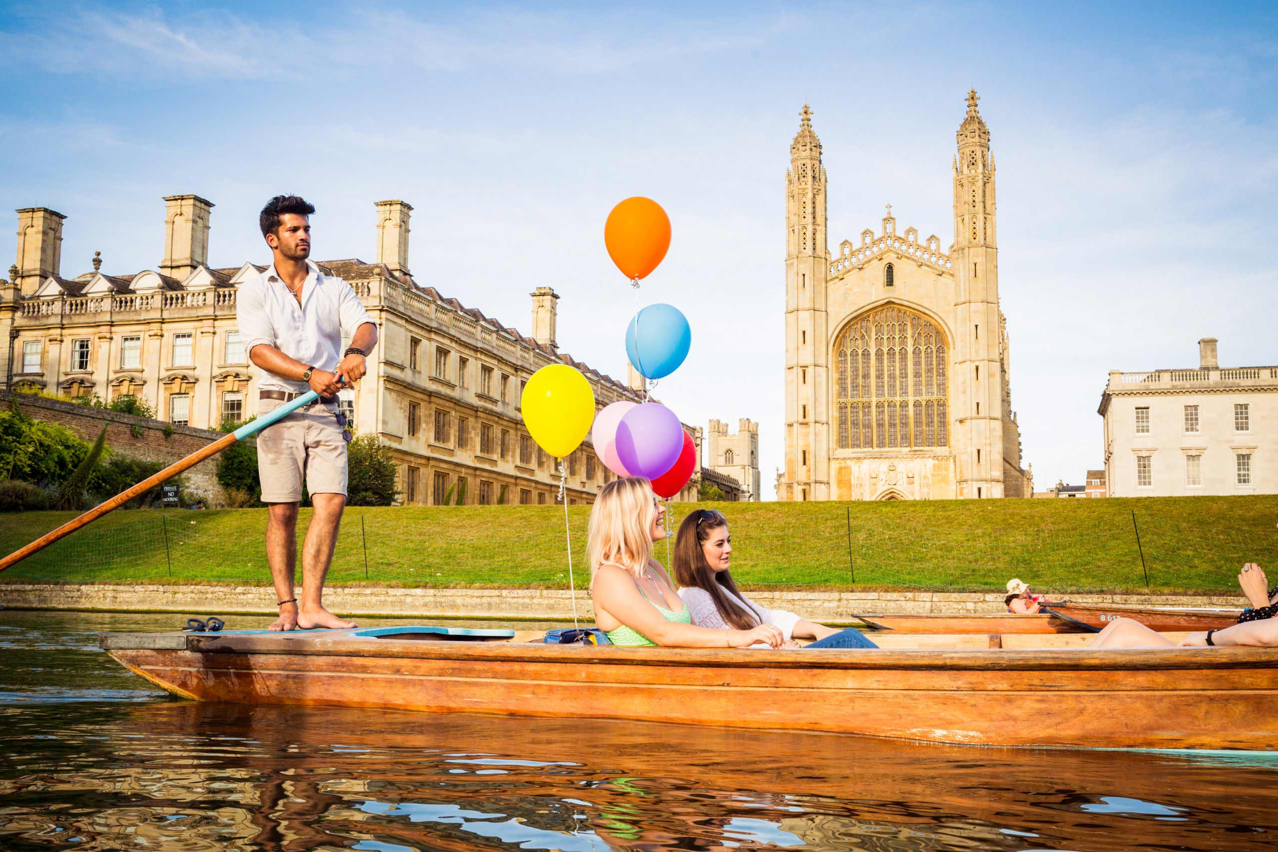 A birthday punting tour glides past King's College Chapel with a gorgeous chauffeur and 6 colourful balloons.